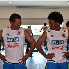 Selección: Bacca y Cuadrado se retan en el gimnasio