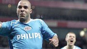 <b>CAMINO DE LONDRES.</b> El potente central brasileño acompañará a Carvalho y Terry en la defensa del Chelsea.