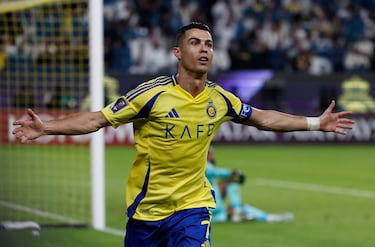 Manotazo y ba?o de Cristiano y Talisca al campen de Asia 