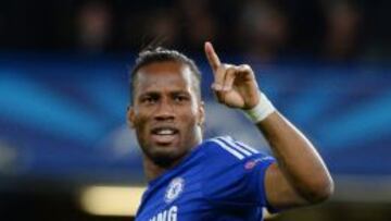 El jugador del Chelsea Didier Drogba celebra un gol ante el Maribor hoy, martes 21 de octubre de 2014, durante el juego del grupo G de la Liga de Campeones que se disputa en el estadio Stamford Bridge de Londres, Reino Unido.