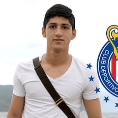 Alan Pulido por fin podría ser de Chivas para esta temporada