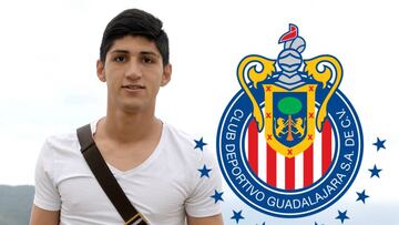 Alan Pulido por fin podría ser de Chivas para esta temporada