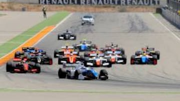 Salida de la primera carrera de la F&oacute;rmula V8 3.5 en MotorLand.