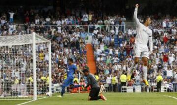 Cristiano Ronaldo celebra su gol de penalti.