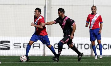 Hoy 1 de noviembre los veteranos del Torrej車n y del Rayo Vallecano han goleado a la ELA en un partido solidario disputado en el Campo Municipal Las Veredillas.