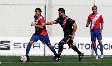 Hoy 1 de noviembre los veteranos del Torrejón y del Rayo Vallecano han goleado a la ELA en un partido solidario disputado en el Campo Municipal Las Veredillas.