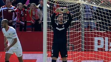 Sevilla's goalkeeper Sergio Rico Gonzalez (C) celebrates stopping a penalty kick during the Spanish league football match between Sevilla FC and Girona FC at the Ramon Sanchez Pizjuan stadium in Sevilla on February 11, 2018. / AFP PHOTO / Cristina Qu
