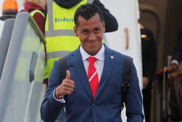 Soccer Football - FIFA World Cup - Peru Arrival - Sheremetyevo International Airport, Moscow Region, Russia - June 10, 2018. Renato Tapia gives a thumbs-up upon the arrival. REUTERS/Maxim Shemetov