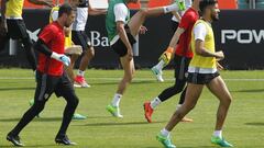 Los agentes de Diego Alves niegan un acuerdo con la Roma