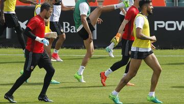 Diego Alves, en un entrene con el Valencia. 