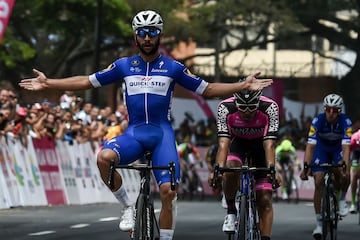 En un duro sprint, Gaviria venció a Sebastián Molano.