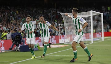 3-0. Sergio León celebró el tercer gol.