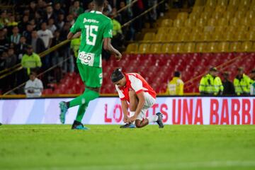 La fiesta en El Campín que disfrutó de la magia de Ronaldinho en el partido entre Santa Fe y Nacional, en el que se le rindió homenaje al brasileño que jugó con la '10' del equipo bogotano.