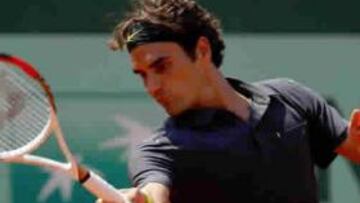 Federer gana e iguala con Connors en victorias