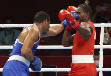 Enmanuel Reyes Pla "El Profeta" cae en cuartos de final de boxeo frente a De la Cruz y no opta al bronce. Perdi¨® el primer asalto, gan¨® el segundo y por detalles cedi¨® en el tercero.