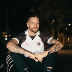 Álex Remiro lanza una camiseta solidaria en favor de la salud mental