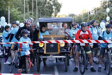 Vehículo clásico en la salida de la Fiesta de la Bici 2018. 