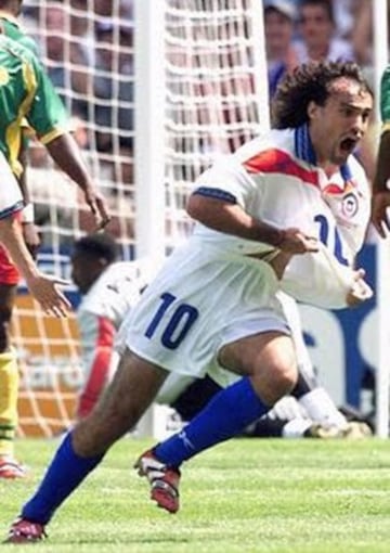 Adidas Predator apareció con fuerza en el Mundial de 1998. Fabián Estay, José Luis Sierra y Clarence Acuña, ocuparon los zapatos que marcaron una época.