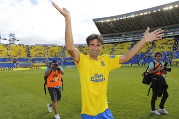 Empez車 jugando en las categor赤as inferiores de Las Palmas. Debut車 en el primer equipo amarillo en Segunda B con 20 a?os y fue uno de los art赤fices de su ascenso a Segunda. En Primera Divisi車n el Mallorca. El mediapunta fue part赤cipe de la plantilla del Deportivo que protagoniz車 el 'Centenariazo' en el Bernab谷u, en la Copa de Rey, ante el Real Madrid. Internacional en 46 ocasiones, este talentoso jugador canario vivi車 en primera persona la pol谷mica eliminaci車n mundialista en 2002, ante Corea del Sur. A pesar de uno de los jugadores con m芍s talento de su generaci車n sufri車 un descenso a Segunda con e Atl谷tico de Madrid. Antes de su retirada volvi車 a vestir la camiseta de Las Palmas una temporada.