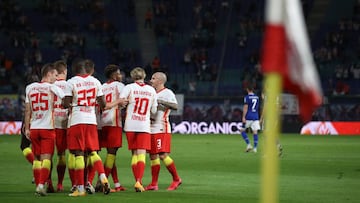 LEIPZIG, GERMANY - OCTOBER 03: The team of Leipzig celebrate the 3rd team goal during the Bundesliga match between RB Leipzig and FC Schalke 04 at Red Bull Arena on October 03, 2020 in Leipzig, Germany. (Photo by Alexander Hassenstein/Getty Images)