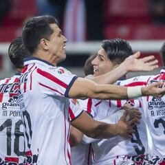Debut triunfal de Chivas: 2-0 sobre Xolos de Tijuana