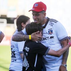 A Palacios le preguntan si se va o se queda en Colo Colo y así responde en una transmisión de TikTok