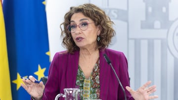 La vicepresidenta primera y ministra de Hacienda, María Jesús Montero, durante una rueda de prensa tras la reunión del Consejo de Ministros, en el Palacio de La Moncloa, a 18 de noviembre de 2025, en Madrid (España). El Gobierno ha revisado hoy al alza su previsión de crecimiento del Producto Interior Bruto (PIB) para 2025, desde el 2,7% al 2,9%, en el Consejo de Ministros que ha aprobado el límite de gasto no financiero, conocido como 'techo de gasto', y los objetivos de estabilidad que acompañarán a los Presupuestos Generales del Estado (PGE) de 2026.
18 NOVIEMBRE 2025
Eduardo Parra / Europa Press
18/11/2025