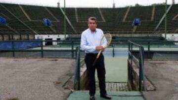 Manolo Santana, en West Side Tennis Club de Forest Hill.