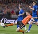 Huntelaar asegura el primer puesto de grupo a Holanda