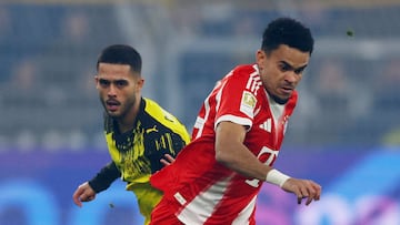 Soccer Football - Bundesliga - Borussia Dortmund v Bayern Munich - Signal Iduna Park, Dortmund, Germany - February 28, 2026 Bayern Munich's Luis Diaz in action with Borussia Dortmund's Yan Couto REUTERS/Thilo Schmuelgen DFL REGULATIONS PROHIBIT ANY USE OF PHOTOGRAPHS AS IMAGE SEQUENCES AND/OR QUASI-VIDEO.