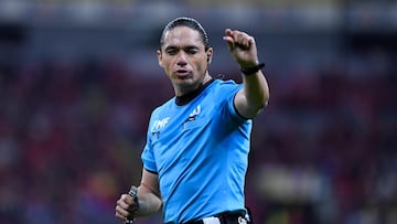   Referee Oscar Macias during the 2nd round match between Atlas and Tijuana  as part of the Torneo Clausura 2024 Liga MX at Jalisco Stadium on January 20, 2024 in Guadalajara, Jalisco, Mexico.