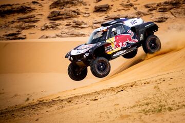 Carlos Sainz (ESP) of X-Raid JCW Team races during stage 07 of Rally Dakar2021 from Hail to Sakaka, Saudi Arabia on January 10, 2021 // Marcelo Maragni/Red Bull Content Pool // SI202101100074 // Usage for editorial use only //