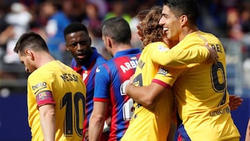 Lionel Messi (i) &amp; Antoine Griezmann (FC Barcelona) celebrate