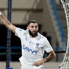 Benzema vuela con 4 kilos menos que en el Madrid y se propone jugar hasta los 40 años