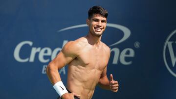 MASON, OHIO - AUGUST 12: Carlos Alcaraz of Spain warms up during a practice session during Day 2 of the Cincinnati Open at the Lindner Family Tennis Center on August 12, 2024 in Mason, Ohio. Dylan Buell/Getty Images/AFP (Photo by Dylan Buell / GETTY IMAGES NORTH AMERICA / Getty Images via AFP)