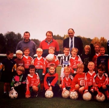 Courtois nació en Bree, Bélgica, el 11 de mayo de 1992. Sus primero pasos como futbolista de niño fueron en el Bilzen, donde jugaba de lateral izquierdo.