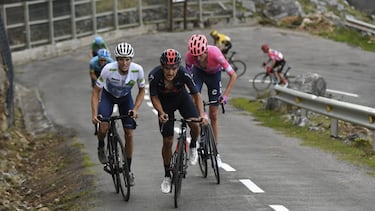 El ‘debate’ del Angliru en La Vuelta: “Las mejores mujeres podrían estar también en un pelotón masculino”