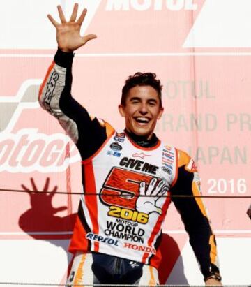 Marc Márquez celebra el título mundial. 