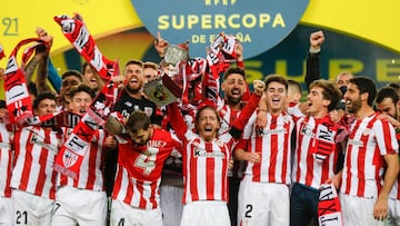 Soccer Football - Spanish Super Cup Final - FC Barcelona v Athletic Bilbao - Estadio La Cartuja de Sevilla, Sevilla, Spain - January 17, 2021 Athletic Bilbao's Iker Muniain and teammates celebrate with the trophy Pablo Garcia/RFEF/Handout via REUTER