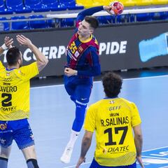 El Barça acaricia el título tras derrotar al Bidasoa, segundo