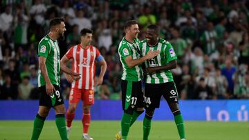 Real Betis' Portuguese midfielder William Carvalho (R) celebrates with teammates after scoring his team's third goal during the Spanish League football match between Real Betis and UD Almeria at the Benito Villamarin stadium in Seville on October 16, 2022. (Photo by CRISTINA QUICLER / AFP)