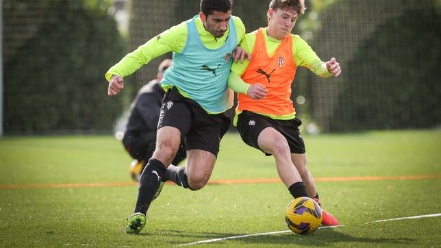 El canterano Iker Martínez, novedad en una convocatoria sin Guille Rosas