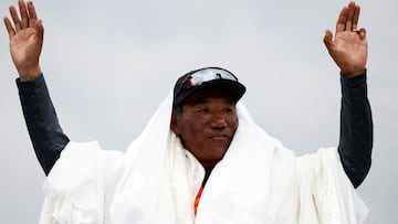 FILE PHOTO: Kami Rita Sherpa, 53, a Nepali mountaineer, waves towards the media personnel upon his arrival after climbing Mount Everest for the 28th time, creating a new record for the most summits of the world’s highest mountain, in Kathmandu, Nepal May 25, 2023. REUTERS/Navesh Chitrakar/File Photo