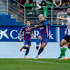 Abonados a la magia de Ipurua y a la efectividad de Stoichkov