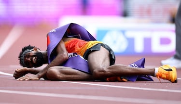 El alemán Amanal Petros reacciona después de terminar segundo en la final de maratón masculina.