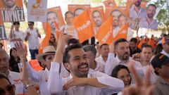 El candidato a la presidencia de Mexico, Jorge Alvarez Maynez, baila la canción de su campaña que se ha vuelto viral en las redes sociales.