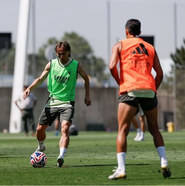 Luka Modric durante el entrenamiento de esta mañana. 