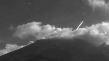 VIDEO | ¿Estrella fugaz? Una luz extraña es captada en el cráter del volcán Popocatépetl 