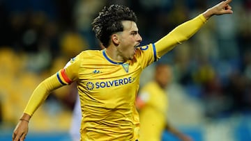 Rodrigo Gomes celebra un gol con el Estoril, club en el que jug¨® cedido por el Braga. Los Wolves tambi¨¦n est¨¢n interesado en su fichaje.