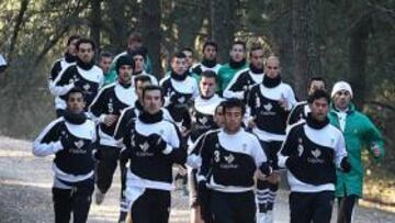 <b>A TOPE. </b>El Córdoba trasladó su entrenamiento al parque periurbano de Los Villares.
